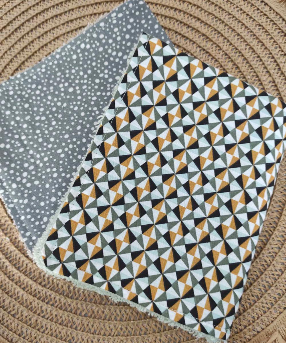 panakia-frontidas-triangles-galaxy-old-grey.jpg Triangles - Galaxy Petrol - Image 1