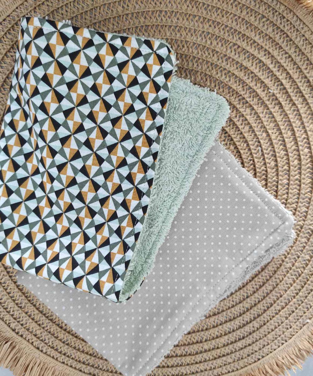 panakia-frontidas-triangles-poua.jpg Triangles - Beige Poua - Image 1